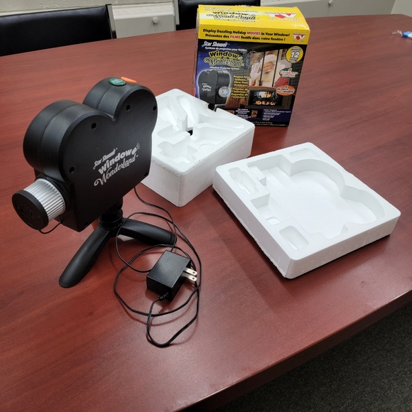 Startec Canada Holiday Star Shower Window Wonderland Projector